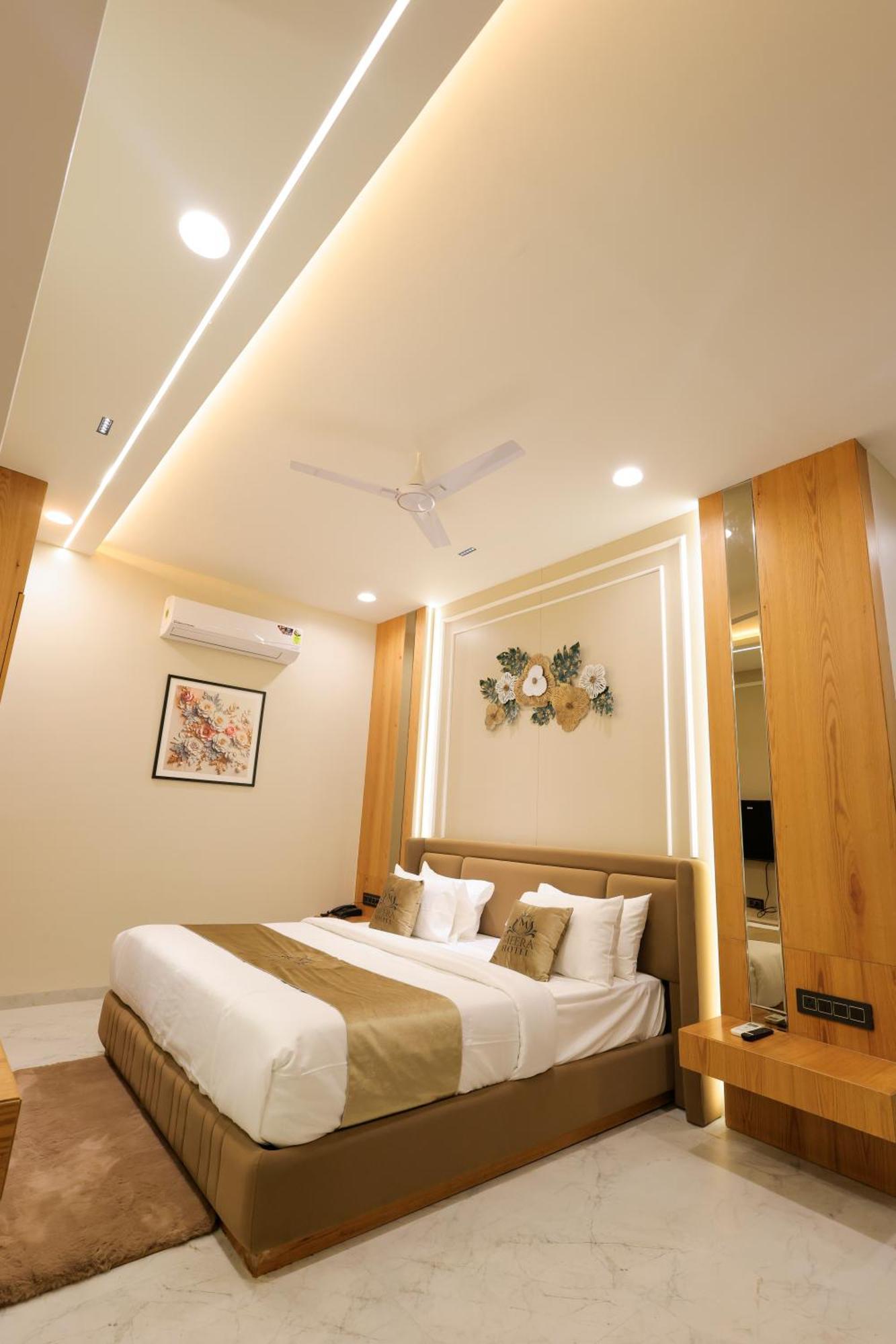 The Meera Hotel Ujjain Eksteriør billede