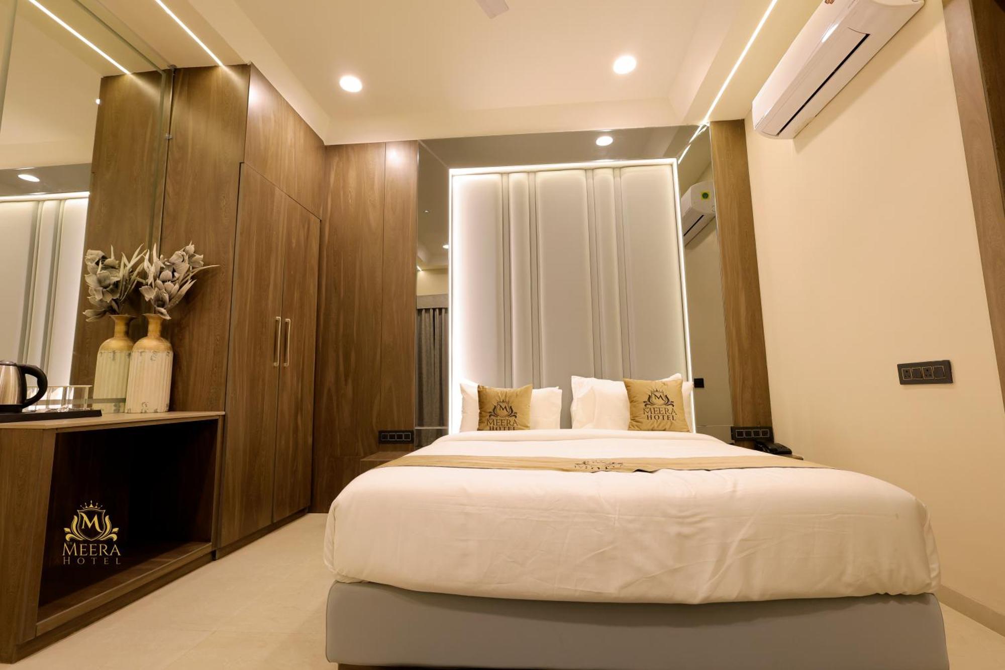 The Meera Hotel Ujjain Eksteriør billede